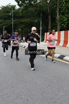 Runner Photo 4302867