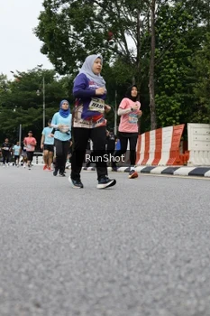 Runner Photo 4302905
