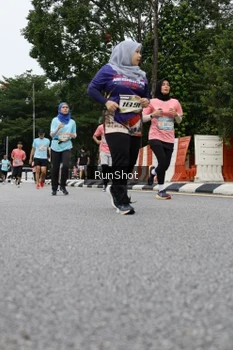 Runner Photo 4302973