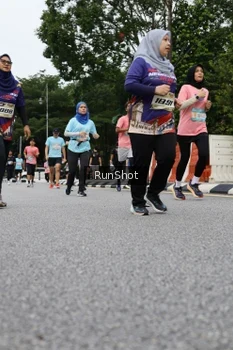 Runner Photo 4302993