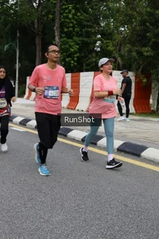 Runner Photo 4303101