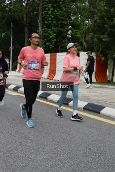 Runner Photo 4303102