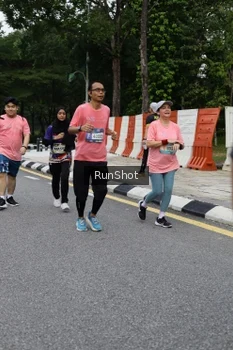 Runner Photo 4303105