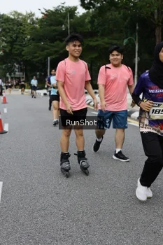Runner Photo 4303107