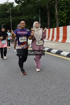Runner Photo 4303143
