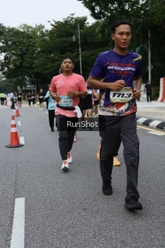 Runner Photo 4303172