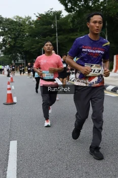 Runner Photo 4303173