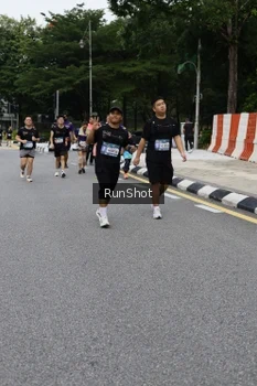 Runner Photo 4303210