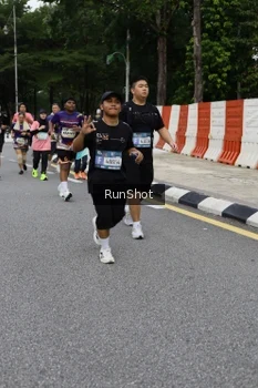 Runner Photo 4303211