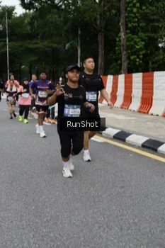 Runner Photo 4303213