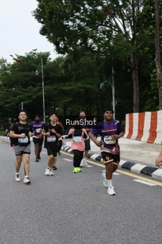 Runner Photo 4303215