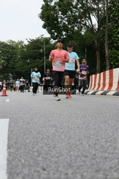Runner Photo 4303221