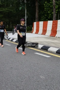 Runner Photo 4303240