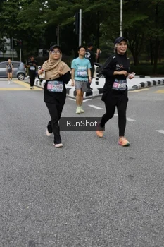 Runner Photo 4303342