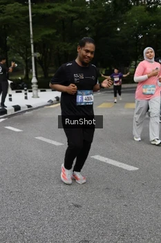 Runner Photo 4303360