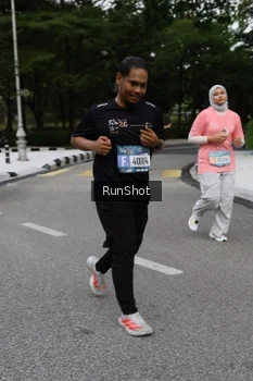 Runner Photo 4303363