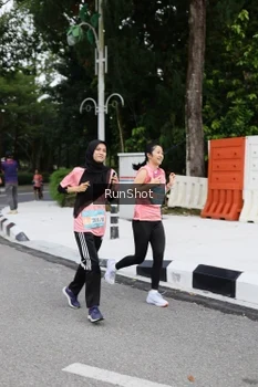 Runner Photo 4303365