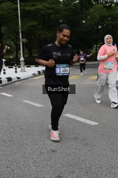 Runner Photo 4303368