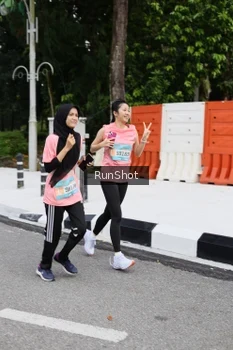 Runner Photo 4303371