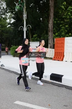 Runner Photo 4303375