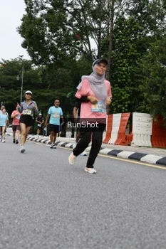 Runner Photo 4303386