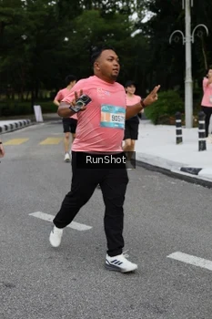 Runner Photo 4303391