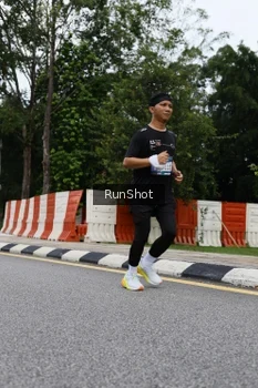 Runner Photo 4303392