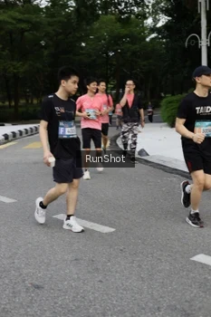 Runner Photo 4303393