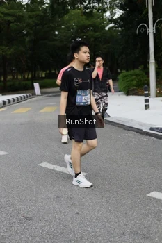 Runner Photo 4303397
