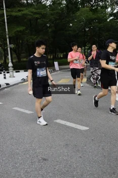 Runner Photo 4303399