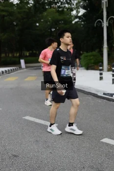 Runner Photo 4303400