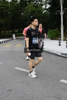 Runner Photo 4303407