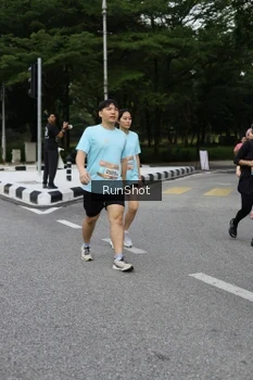 Runner Photo 4303475