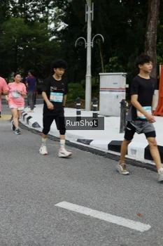 Runner Photo 4303505