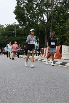 Runner Photo 4303513