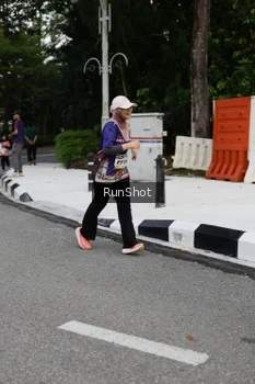 Runner Photo 4303543