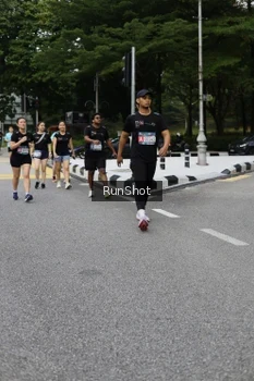 Runner Photo 4303666