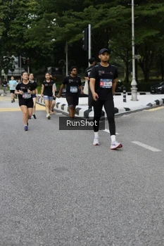 Runner Photo 4303675