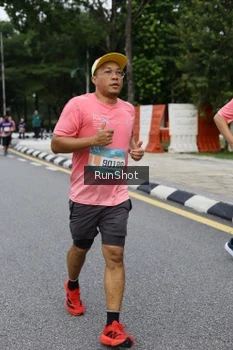 Runner Photo 4303715