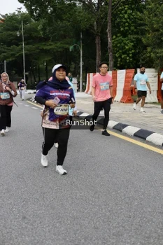 Runner Photo 4303743