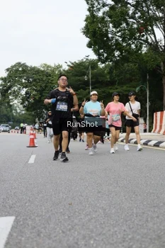 Runner Photo 4303803