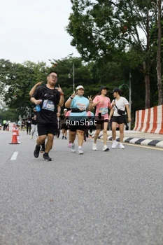 Runner Photo 4303804