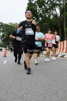 Runner Photo 4303812