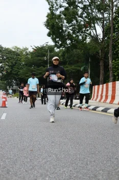 Runner Photo 4303835