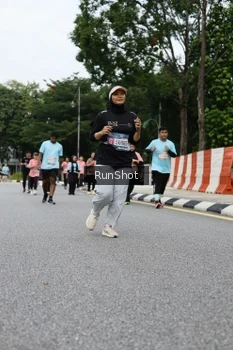 Runner Photo 4303840
