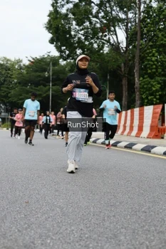 Runner Photo 4303843
