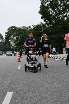 Runner Photo 4303920