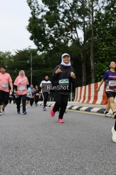 Runner Photo 4304002