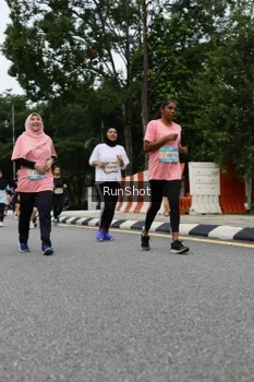 Runner Photo 4304025