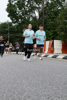 Runner Photo 4304030